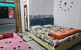 Aparna Niwas Home Stay Family Friendly Varanasi