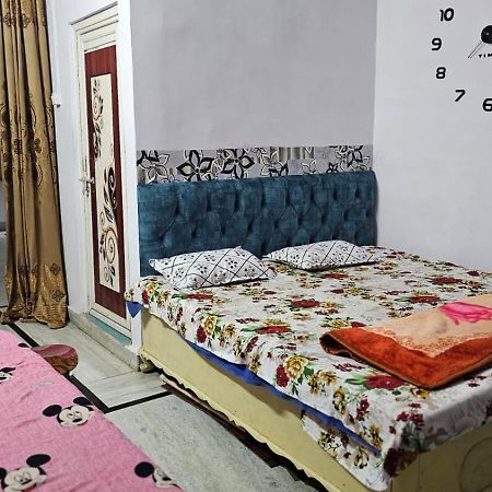 Aparna Niwas Home Stay Family Friendly Varanasi Exterior photo